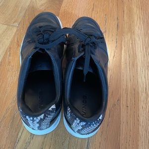 Vince size 6 black with snake print gym shoe. Worn a few times.
